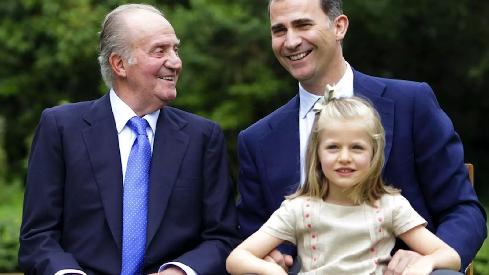 La infanta Leonor amb el rei Joan Carles, i el príncep Felip/EFE