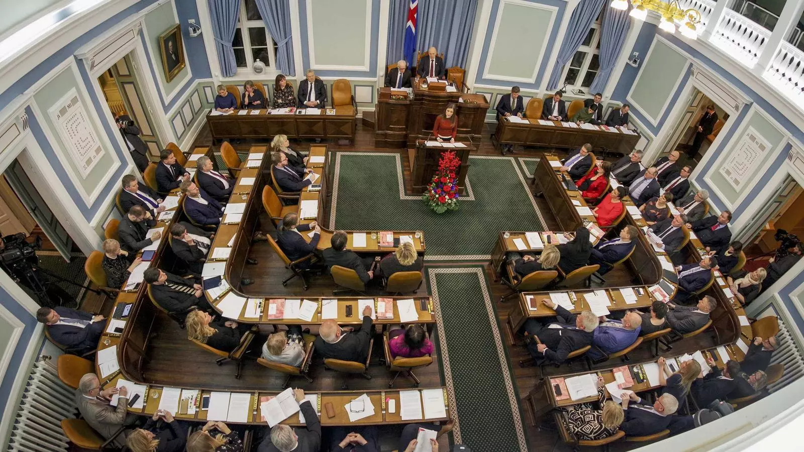 La primera ministra d'Islàndia Jakobsdottir durant el seu discurs a la primera sessió del Parlament islandès, el passat 14 de desembre