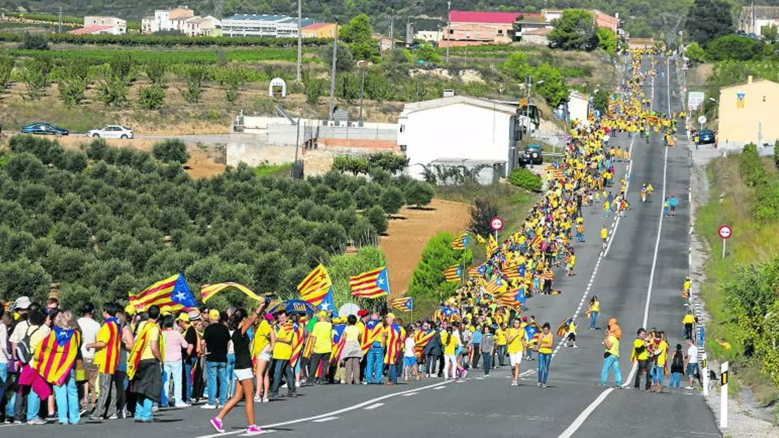 La Via Catalana dóna a Mas força i pressió a parts iguals