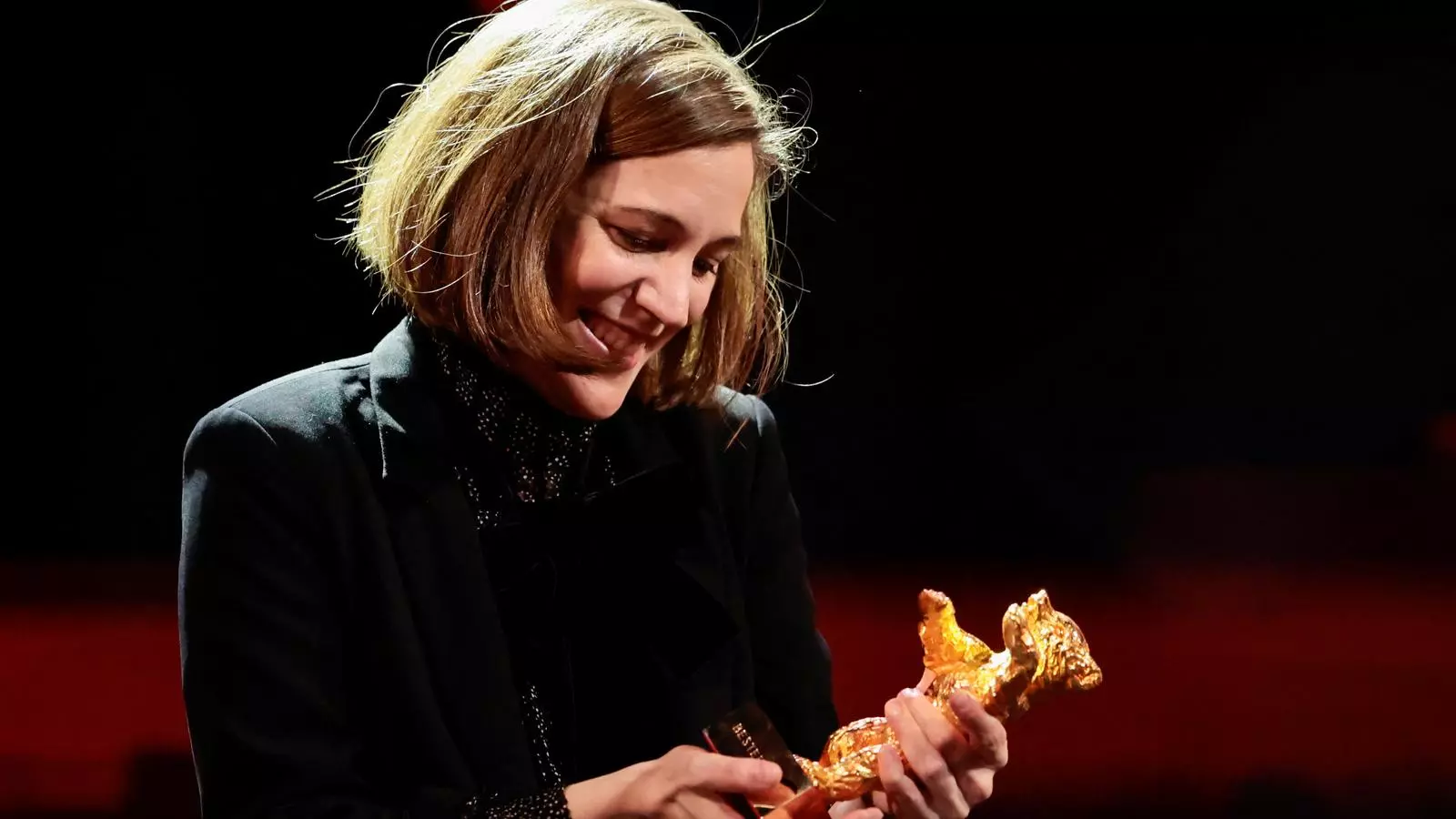 Carla Simon, amb l'Ós d'Or a les mans