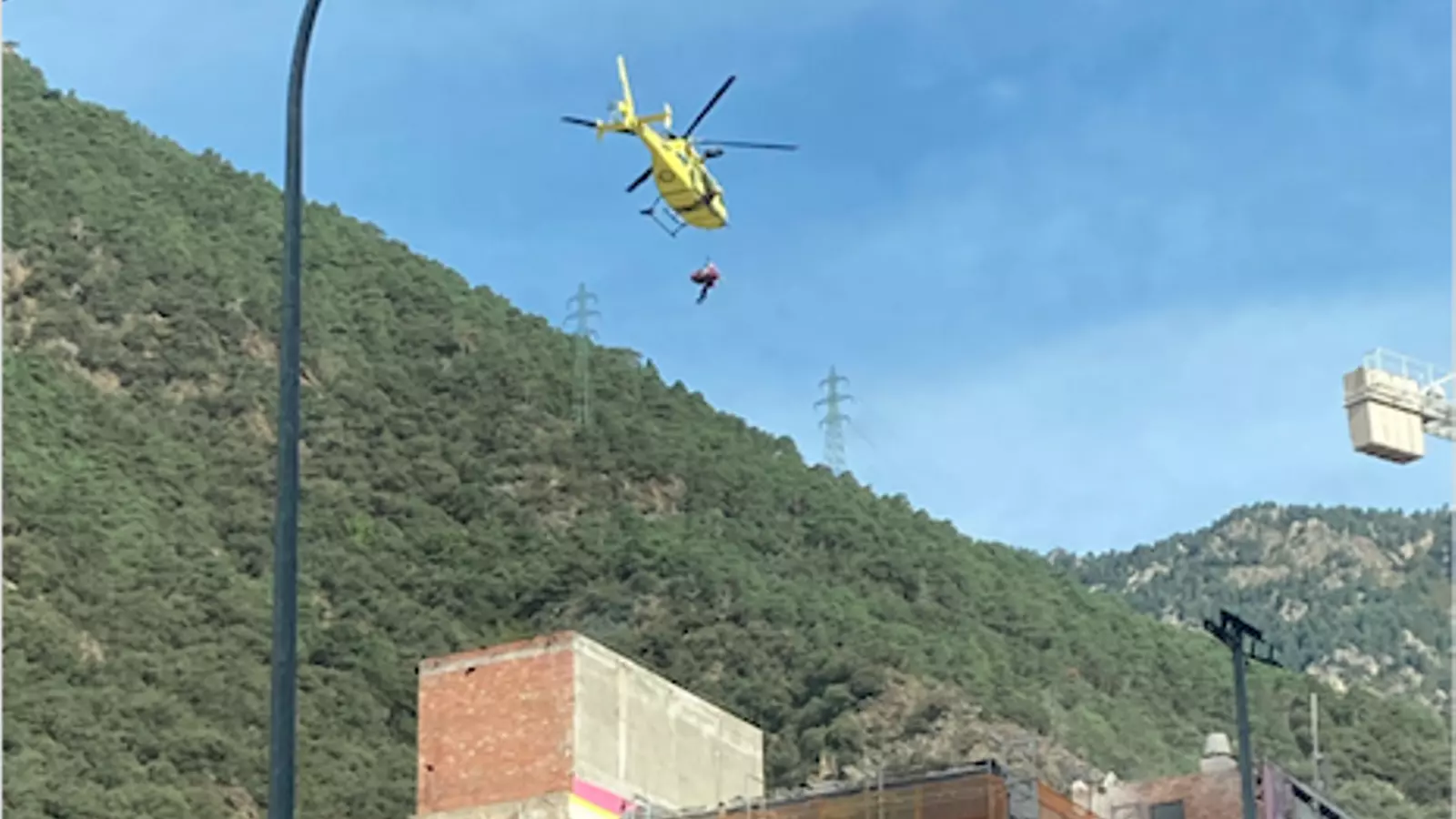 L'helicòpter s'endú l'operari ferit, aquest dijous