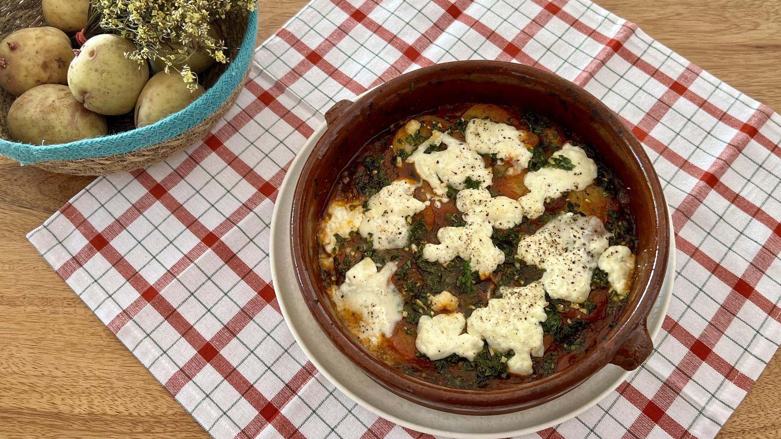 Version of the Minorcan recipe for potato and onion greixera.