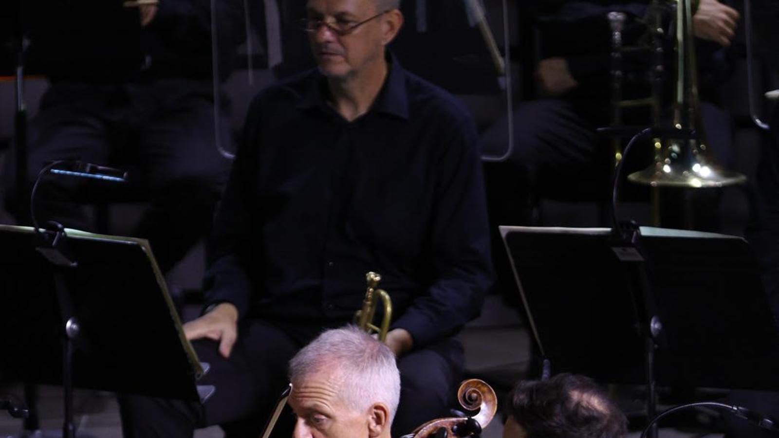 Alban Gerhardt, als Teil der OSIB, interpretiert 'Scheherazade'.