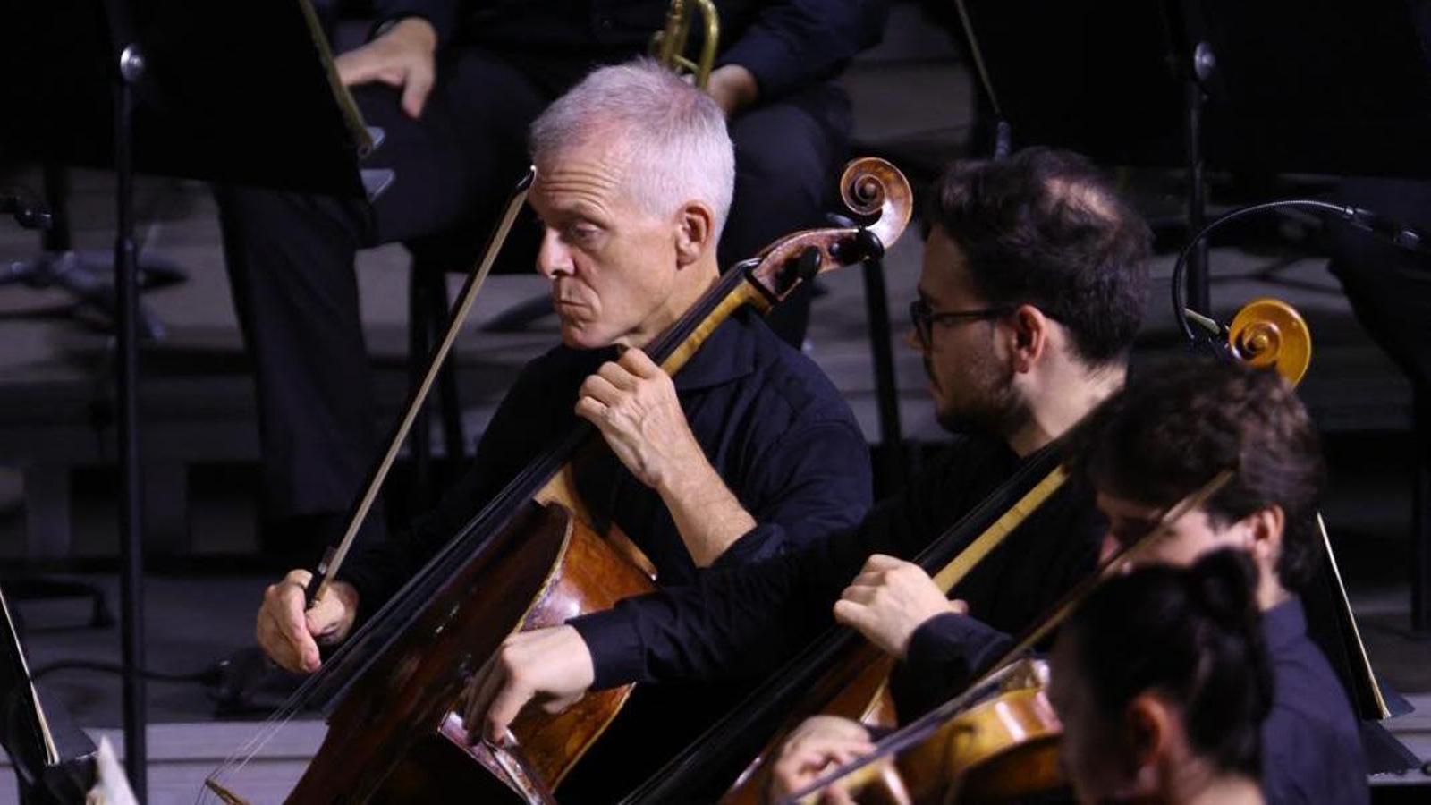 Alban Gerhardt, incorporat com un més a l’OSIB, interpretant 'Shérezade'.