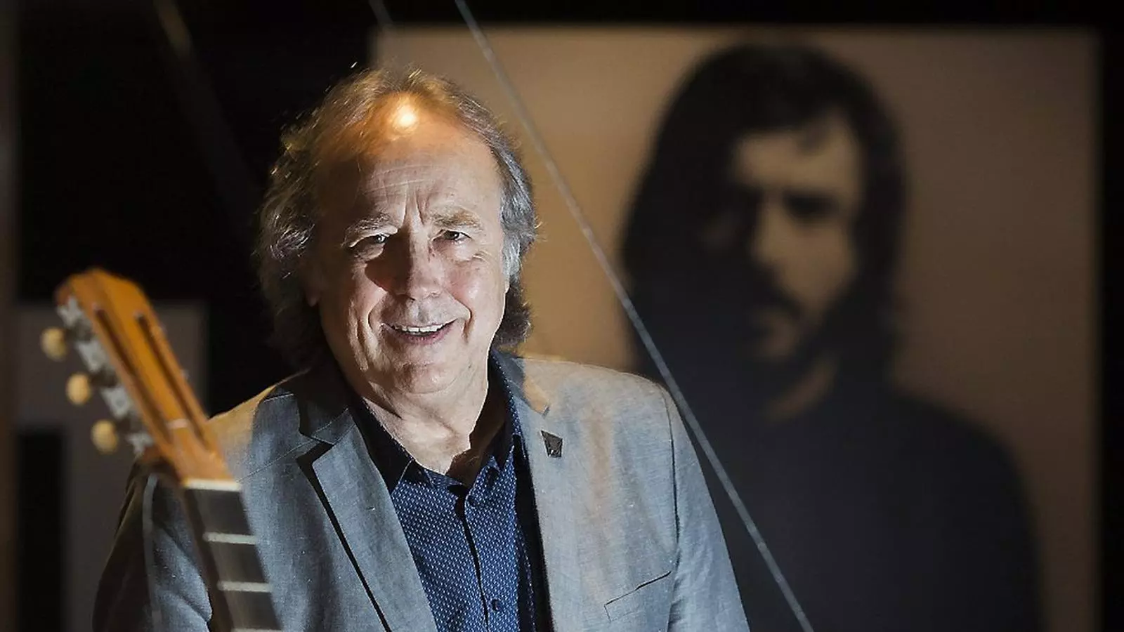 Serrat despulla la seva història a
L’Arts Santa Mònica Concerts i un karaoke serratià obert a la ciutadania