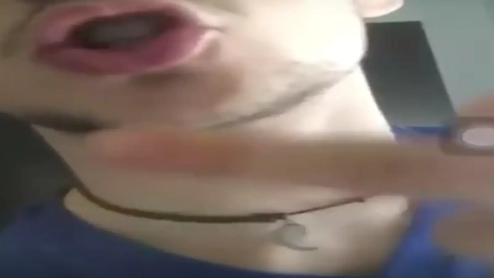 Un fragment del vídeo on un jove que amenaça els andorrans podria tenir greus repercussions.