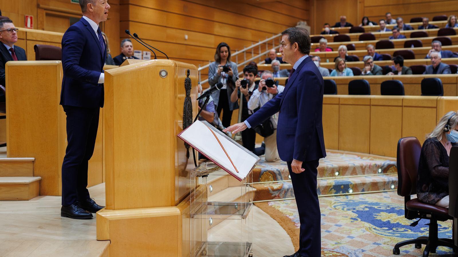 Alberto Núñez Feijóo mentre prometia el càrrec al ple del Senat