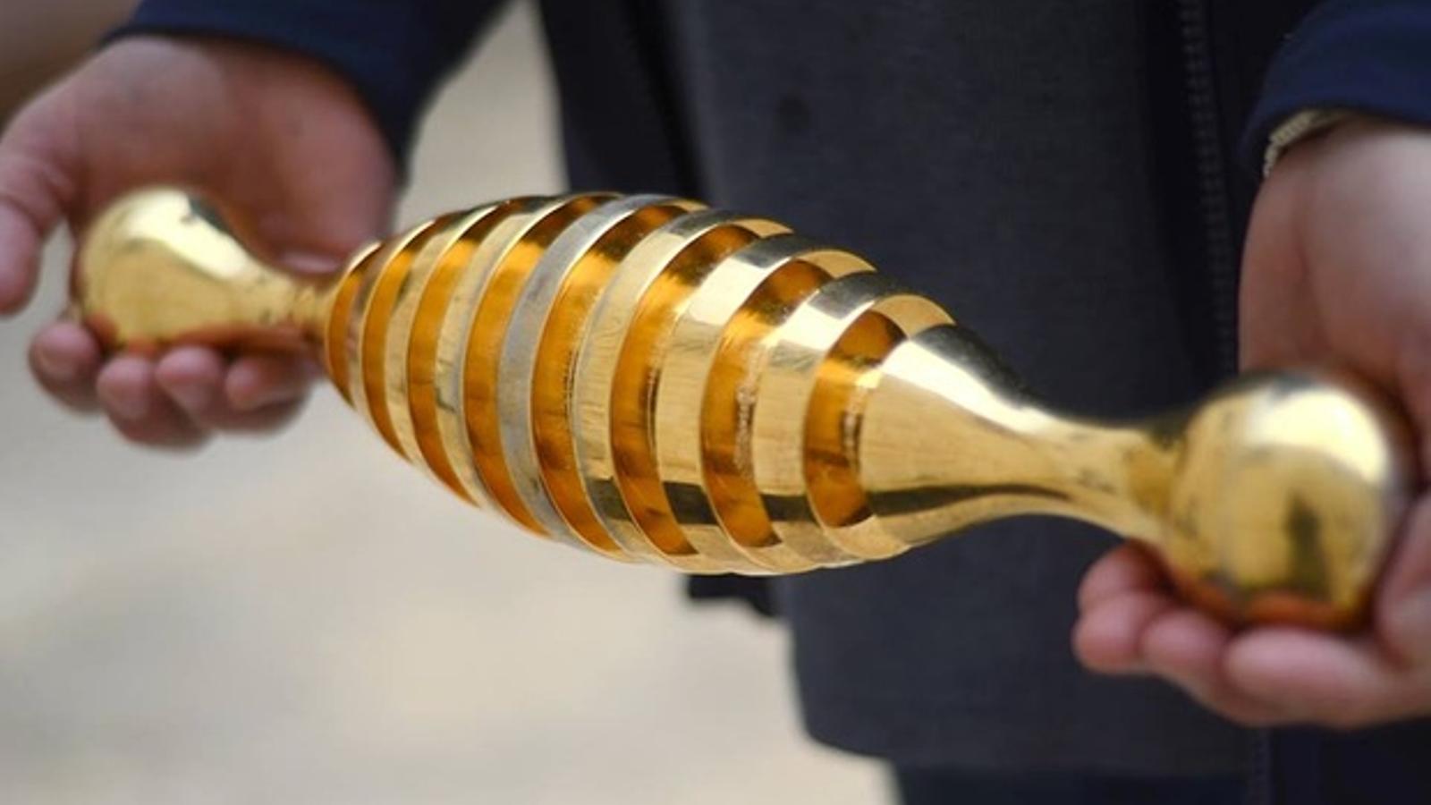 L'artefacte identificat com un 'protector d'energia'. / FACEBOOK