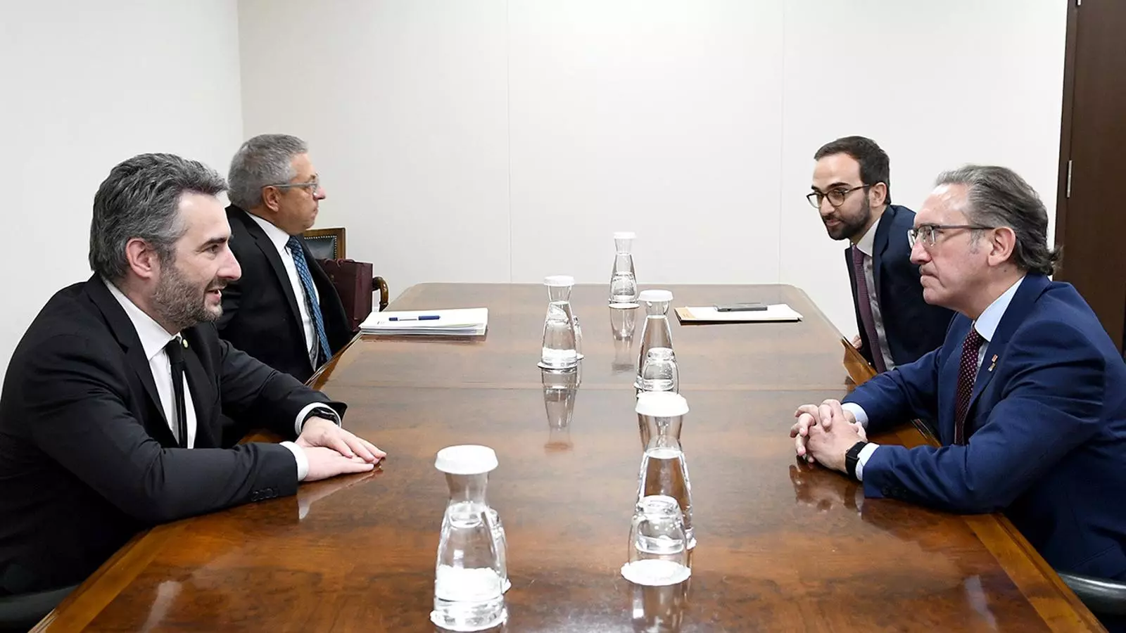 Un moment de la trobada entre el ministre de Finances i Portaveu, Eric Jover, i el conseller d’Economia i Hisenda de la Generalitat de Catalunya, Jaume Giró.