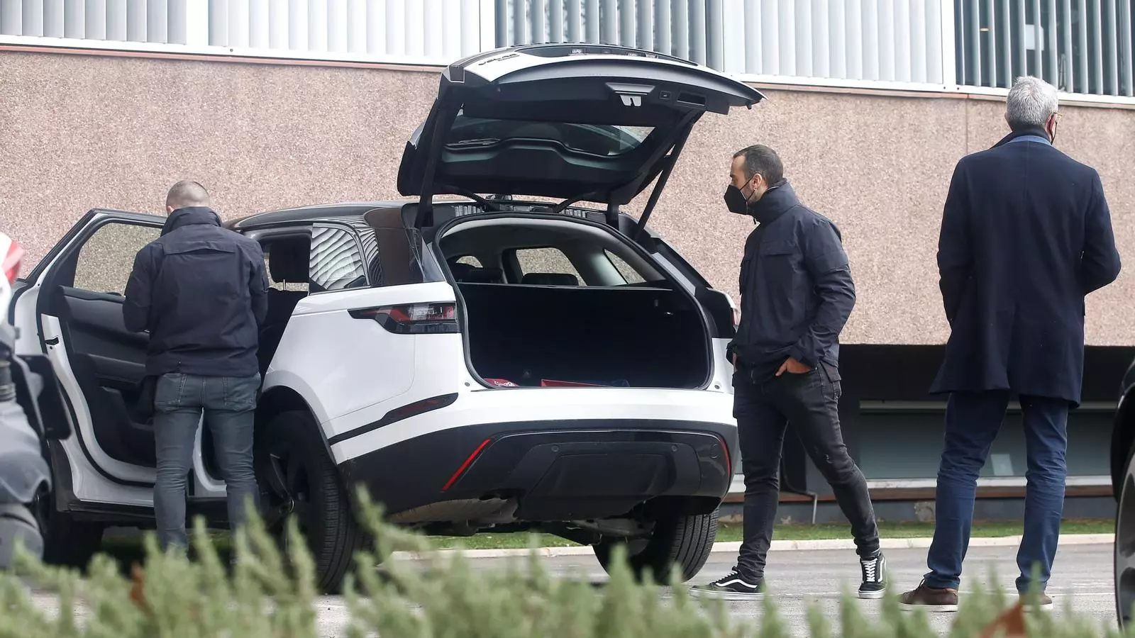 Escorcoll de un coche a la sede del FCB en el Camp Nou