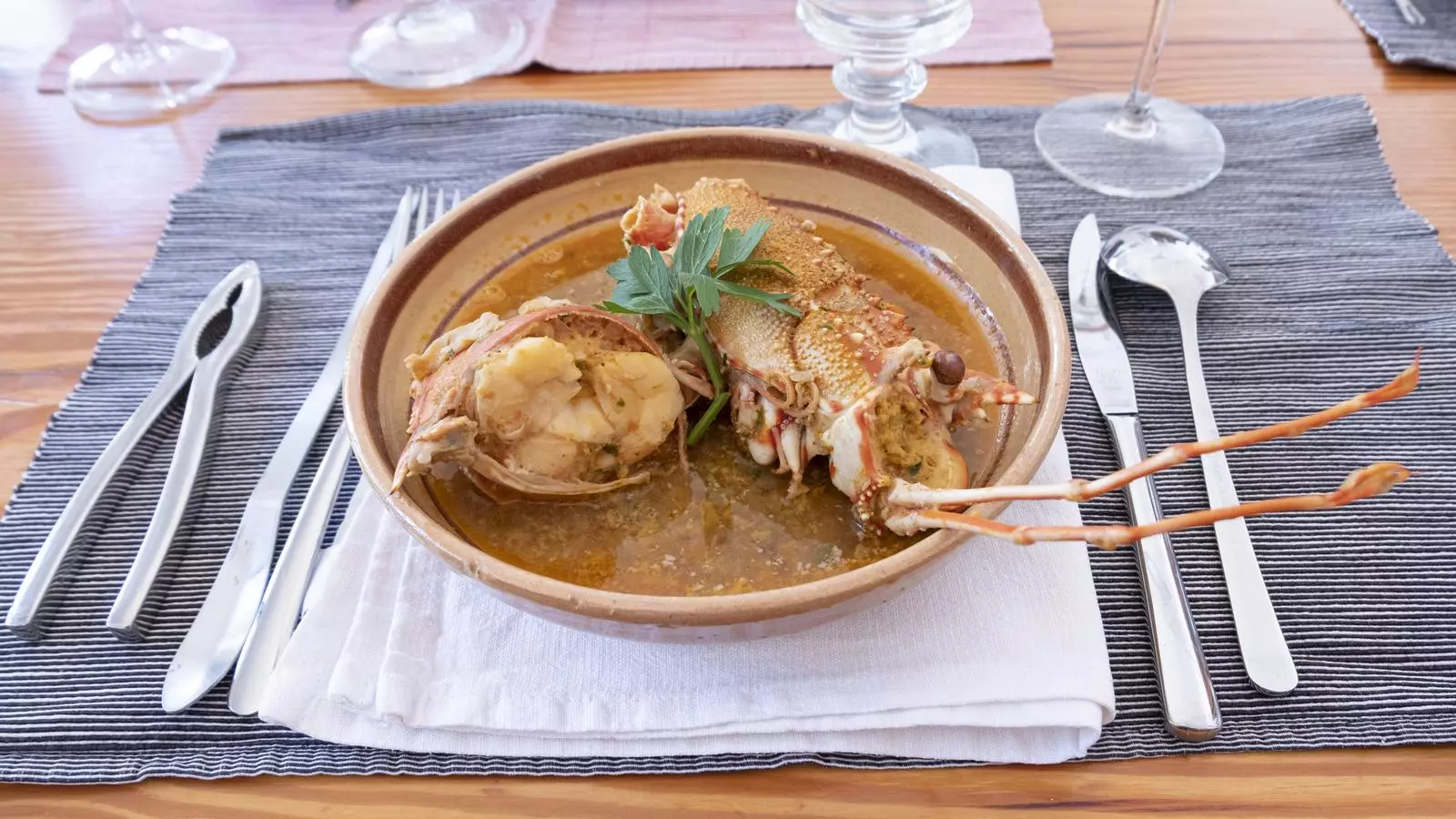 Plat de caldereta de llagosta.