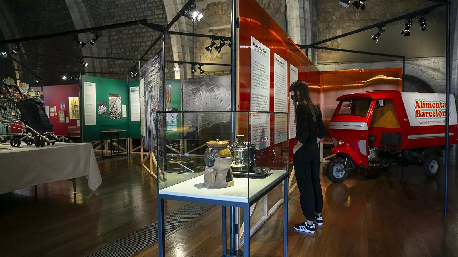 Una imatge de l'exposició Alimentar Barcelona. Ciutat, proveïment i salut
