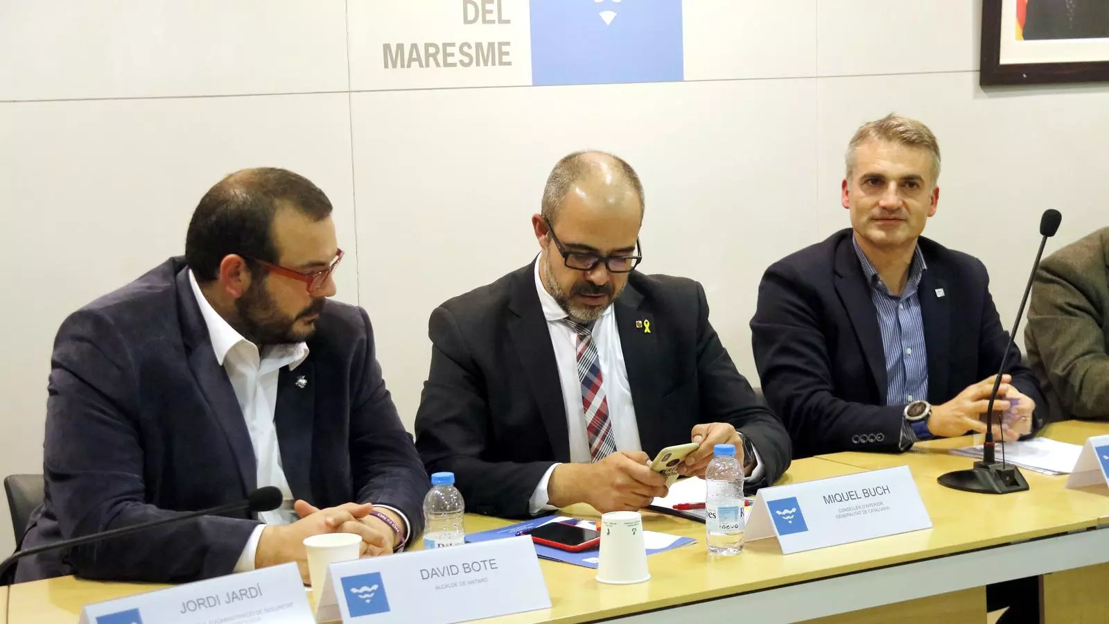 El conseller d'Interior, Miquel Buch, amb l'alcalde de Mataró, David Bote, i el president del Consell Comarcal del Maresme, Josep Triadó