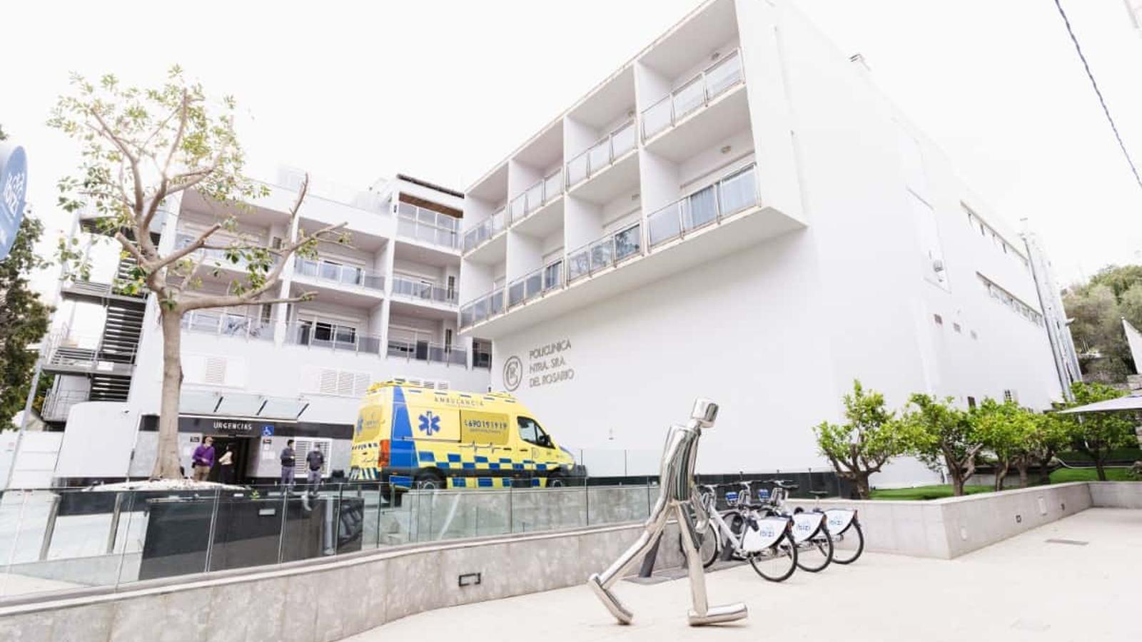 Fachada del centro sanitario de Ibiza