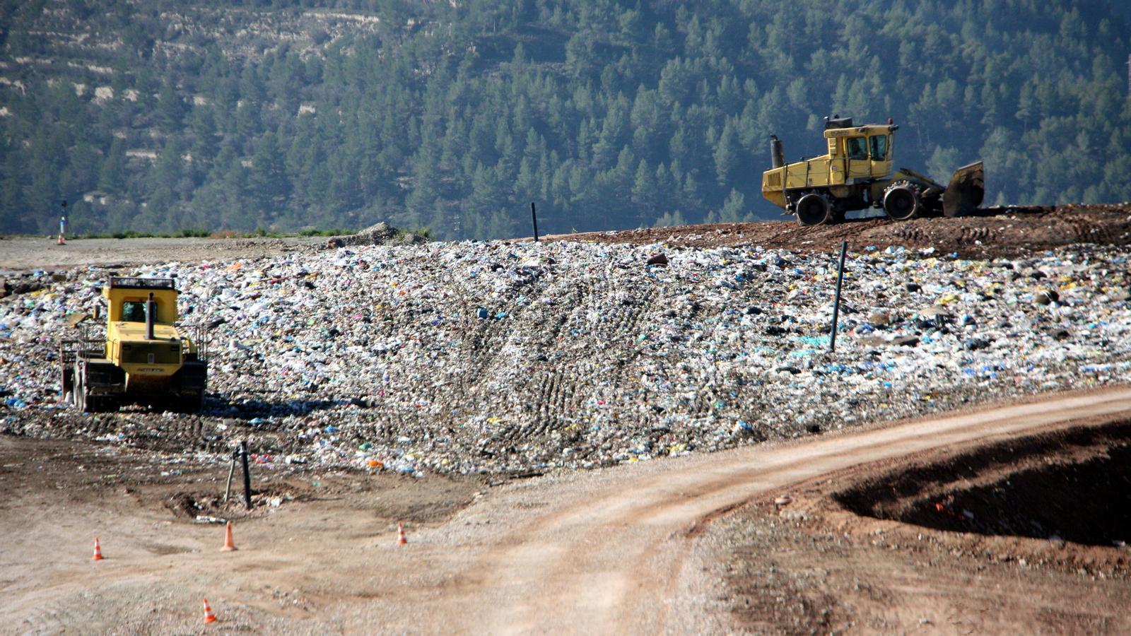 The Pujalt landfill, seen from the road that borders it