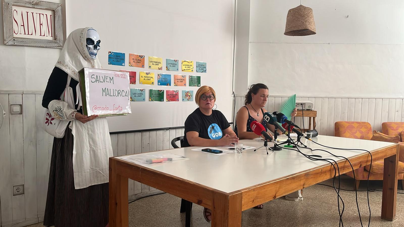 Doña Farta, Tonina Siquier y Tona Fuster en la rueda de prensa de este martes.