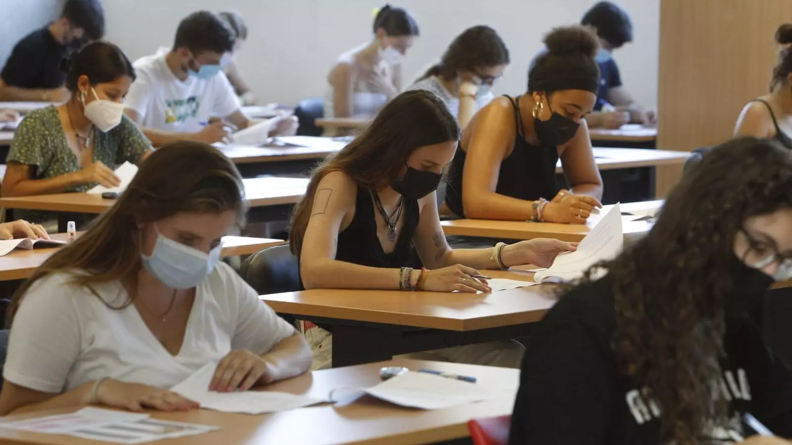 Alumnes fent les proves d'accés a la universitat a les Balears aquest 2021.
