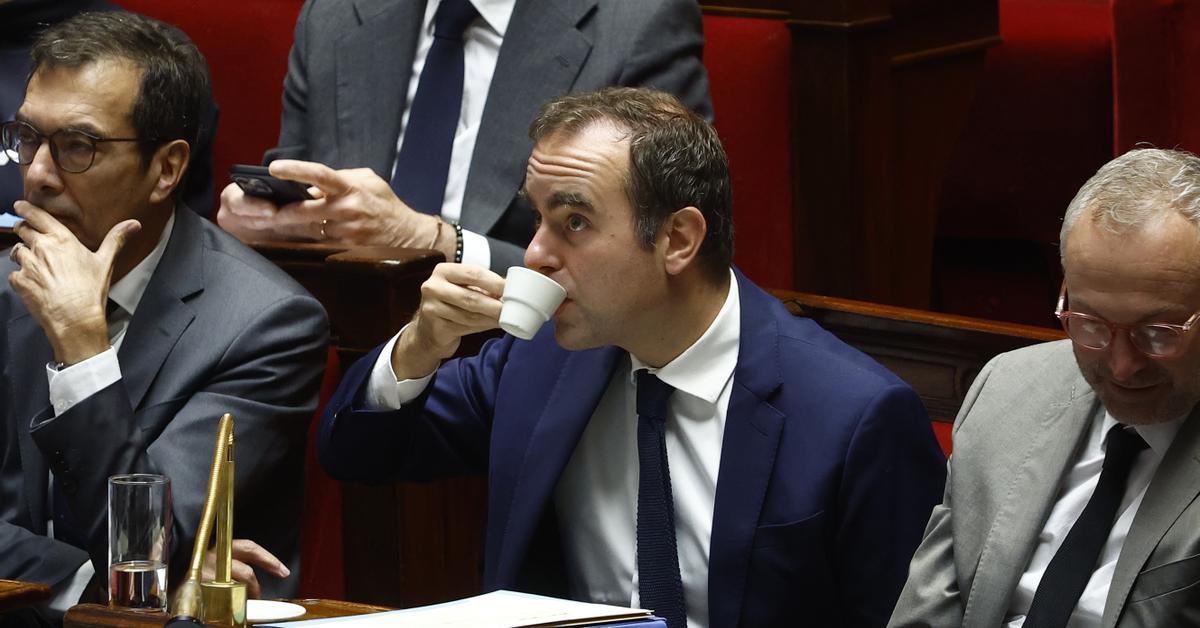 Socialists Block French Censorship | News Update