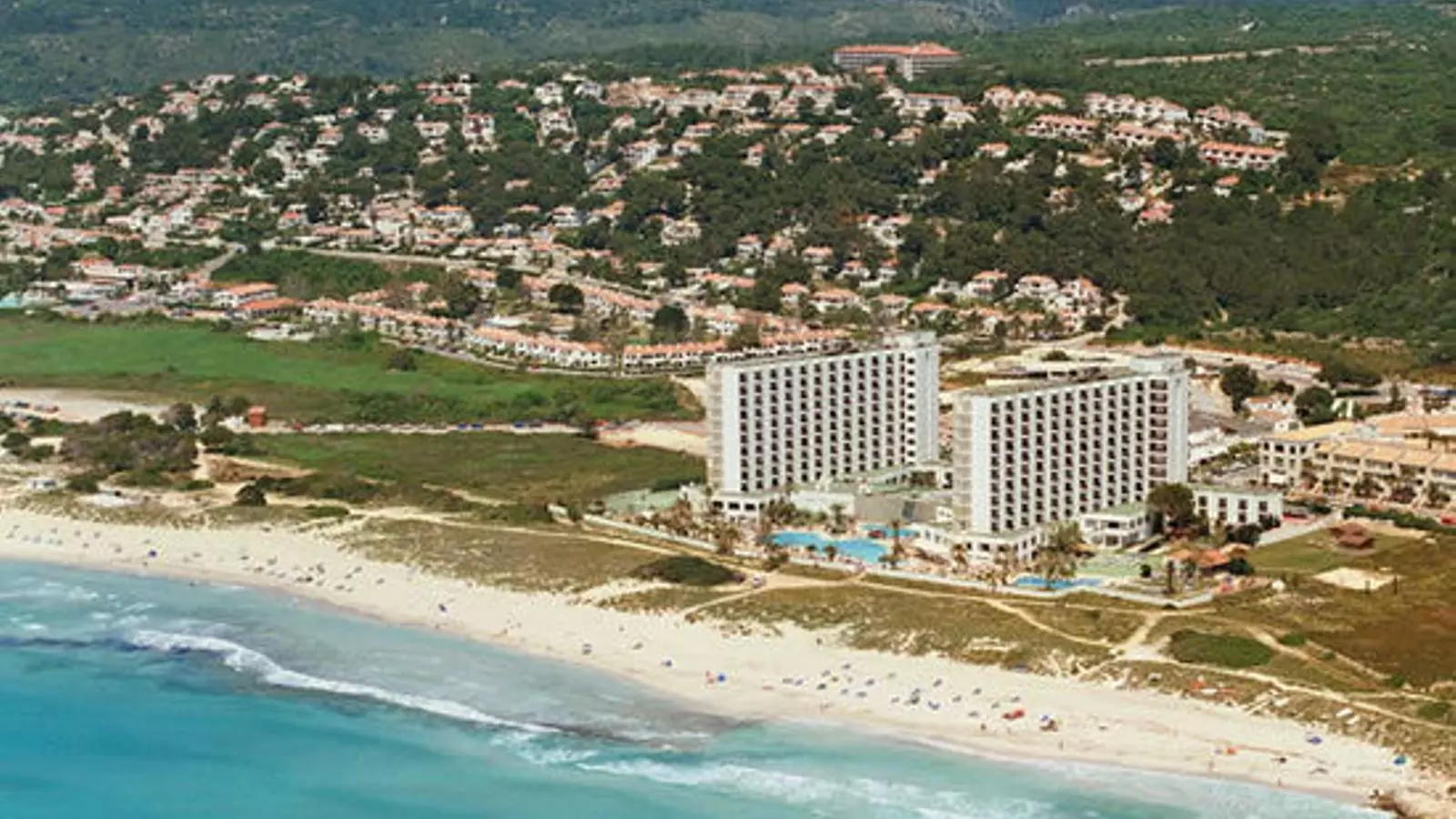 Els hotels de Son Bou consten de planta baixa i 11 plantes