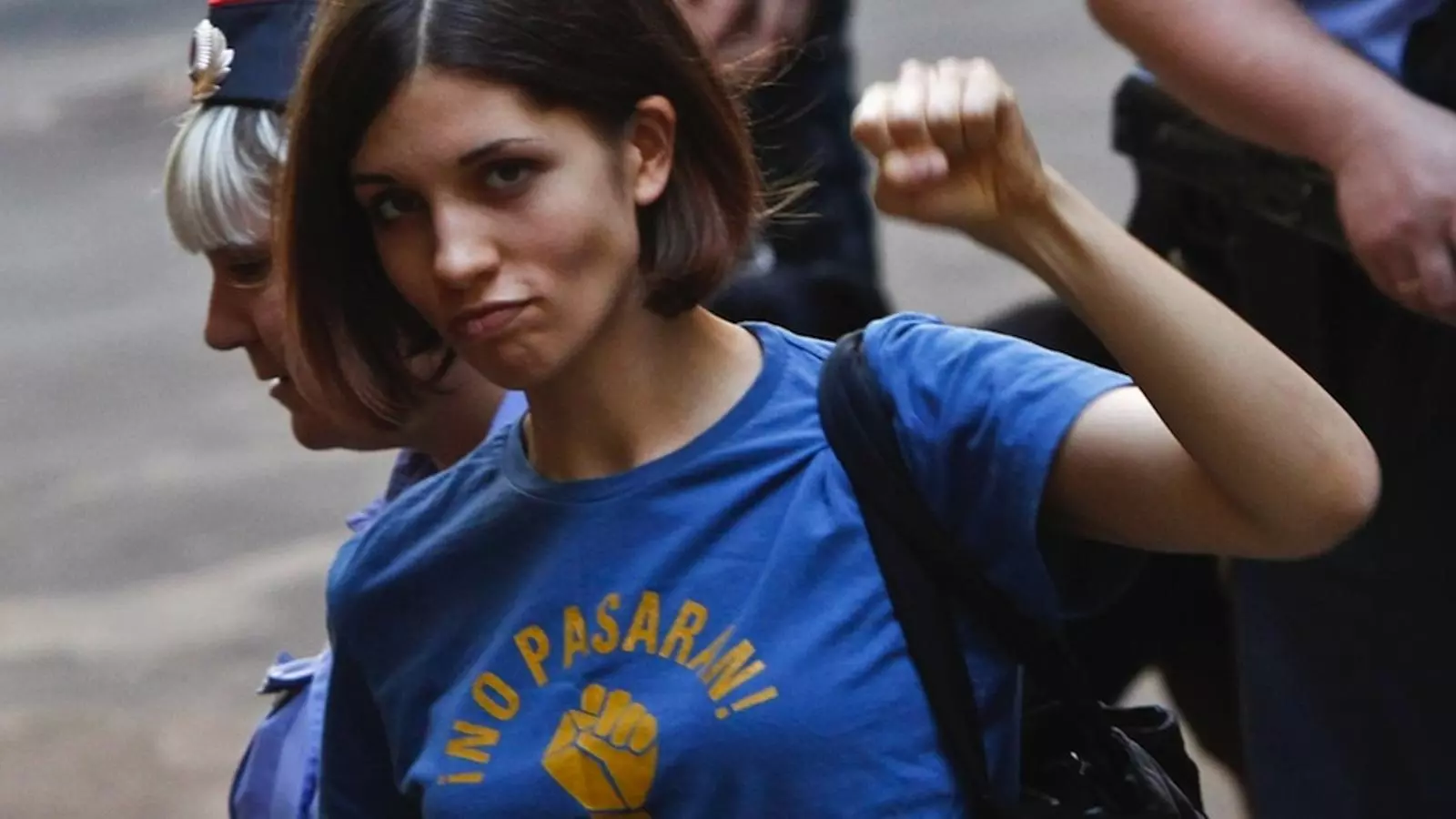 Nadezhda Tolokonnikova va dur una samarreta amb el lema 'no pasarán' al seu judici. Reuters