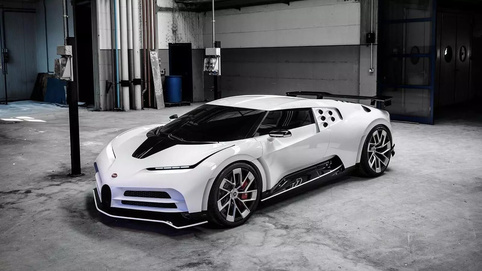 Cristiano Ronaldo es compra un Bugatti Centodieci, un monstre de 1.600 CV i 8 milions d’euros