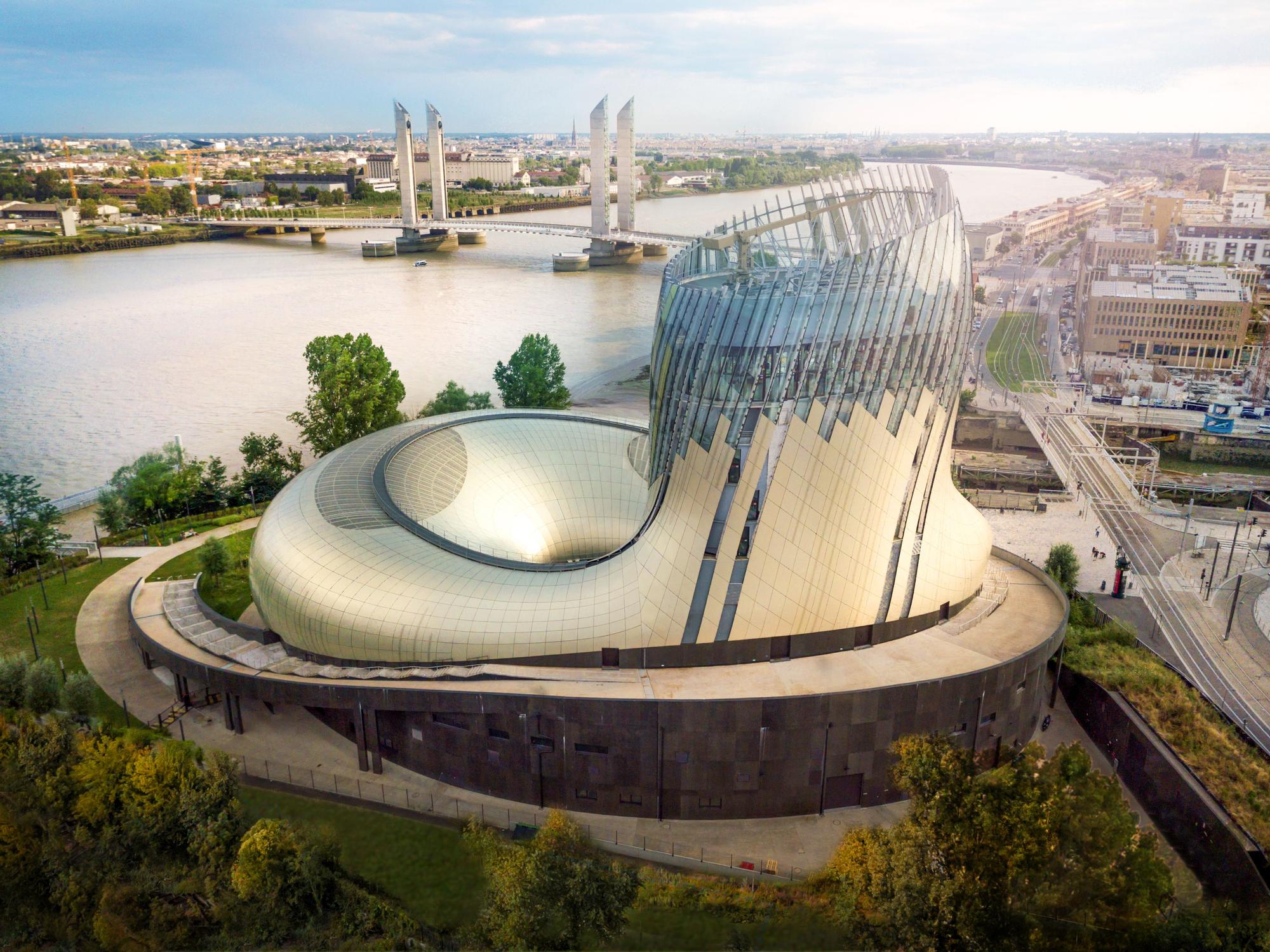 L'edifici de Cité du Vin, a Bordeus.