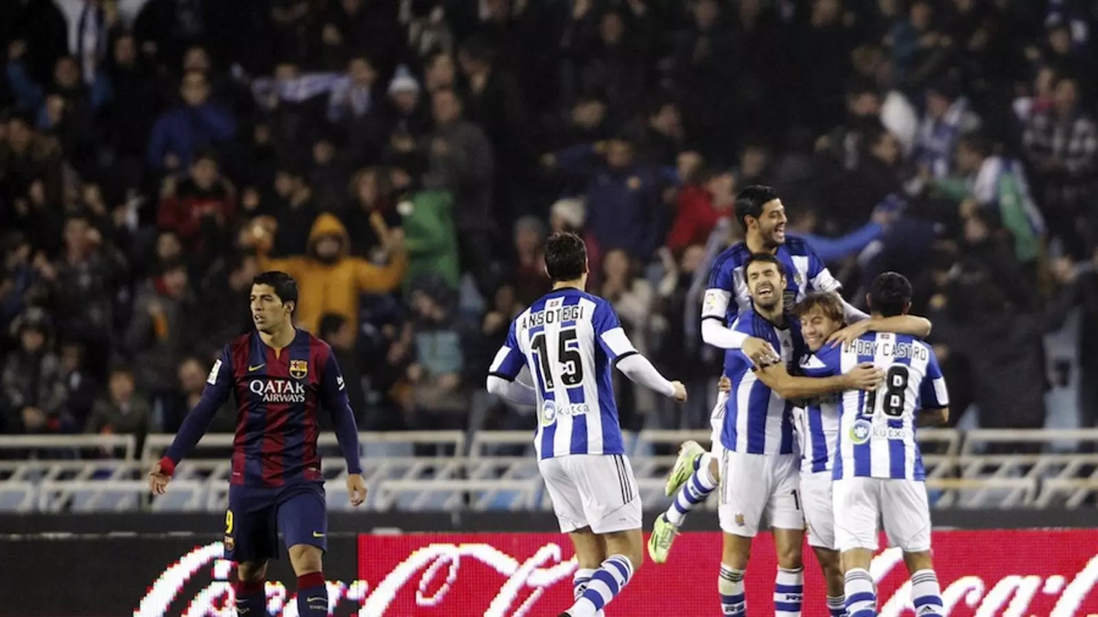 Els jugadors de la Reial Societat celebren l'autogol de Jordi Alba / EFE