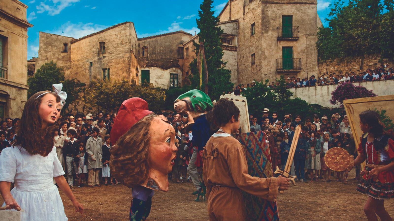 Actuaciones infantiles en las fiestas de la Calatrava a final de los 70.