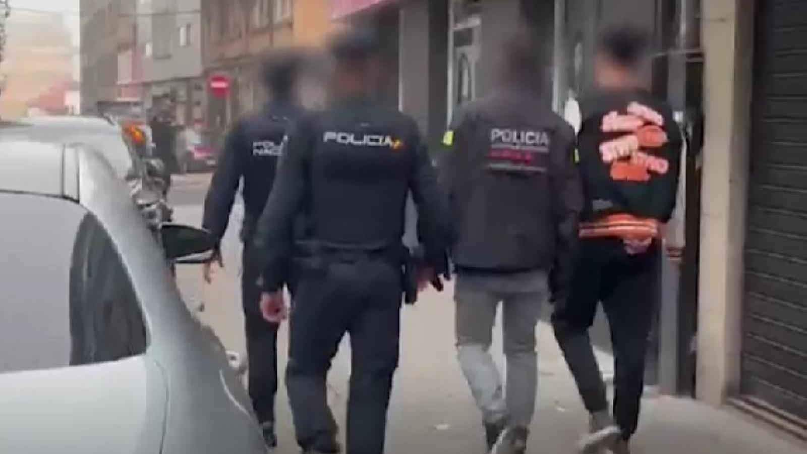 Disassembled an organization dedicated to violent robberies of music video creators in Catalonia and Madrid