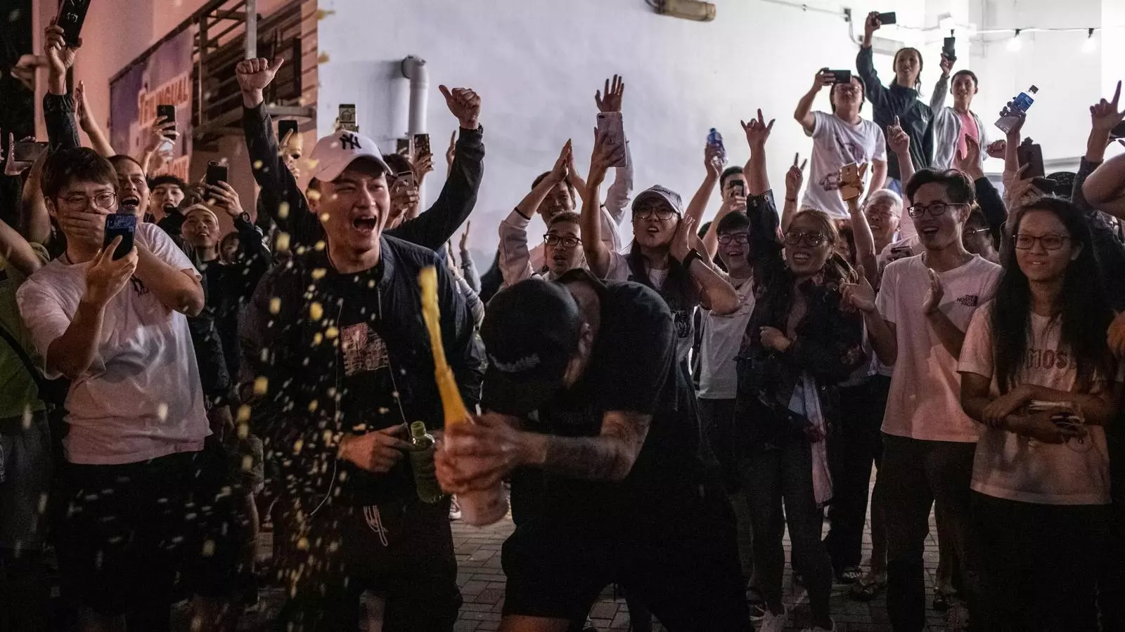 Celebració del resultat dels partits pro-democràcia.