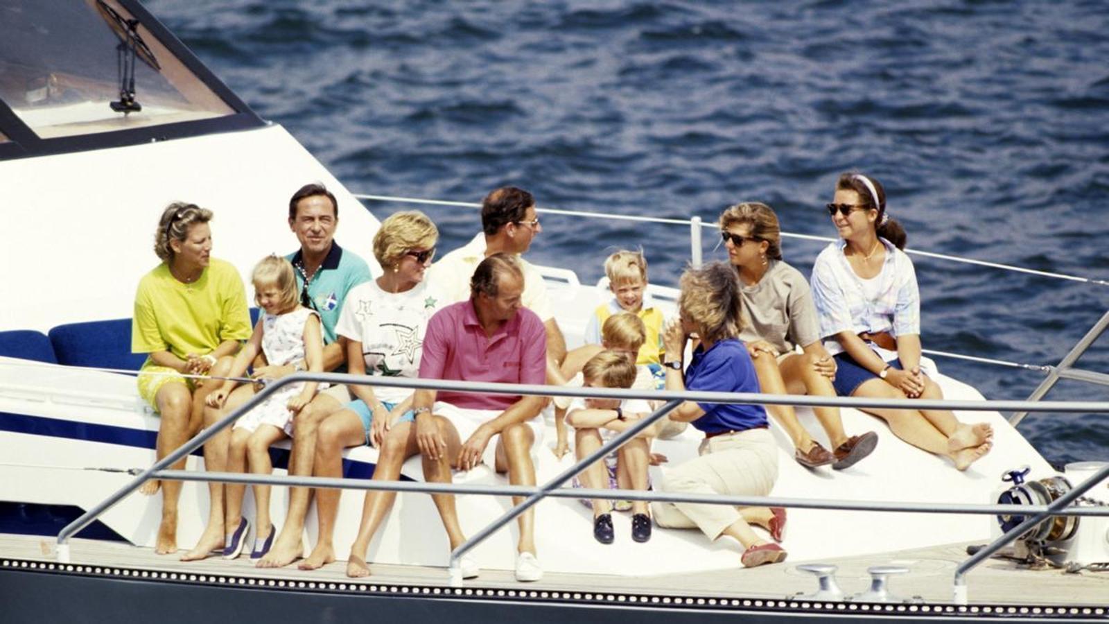 Members of the Greek, British and Spanish monarchies in Mallorca in 1990.