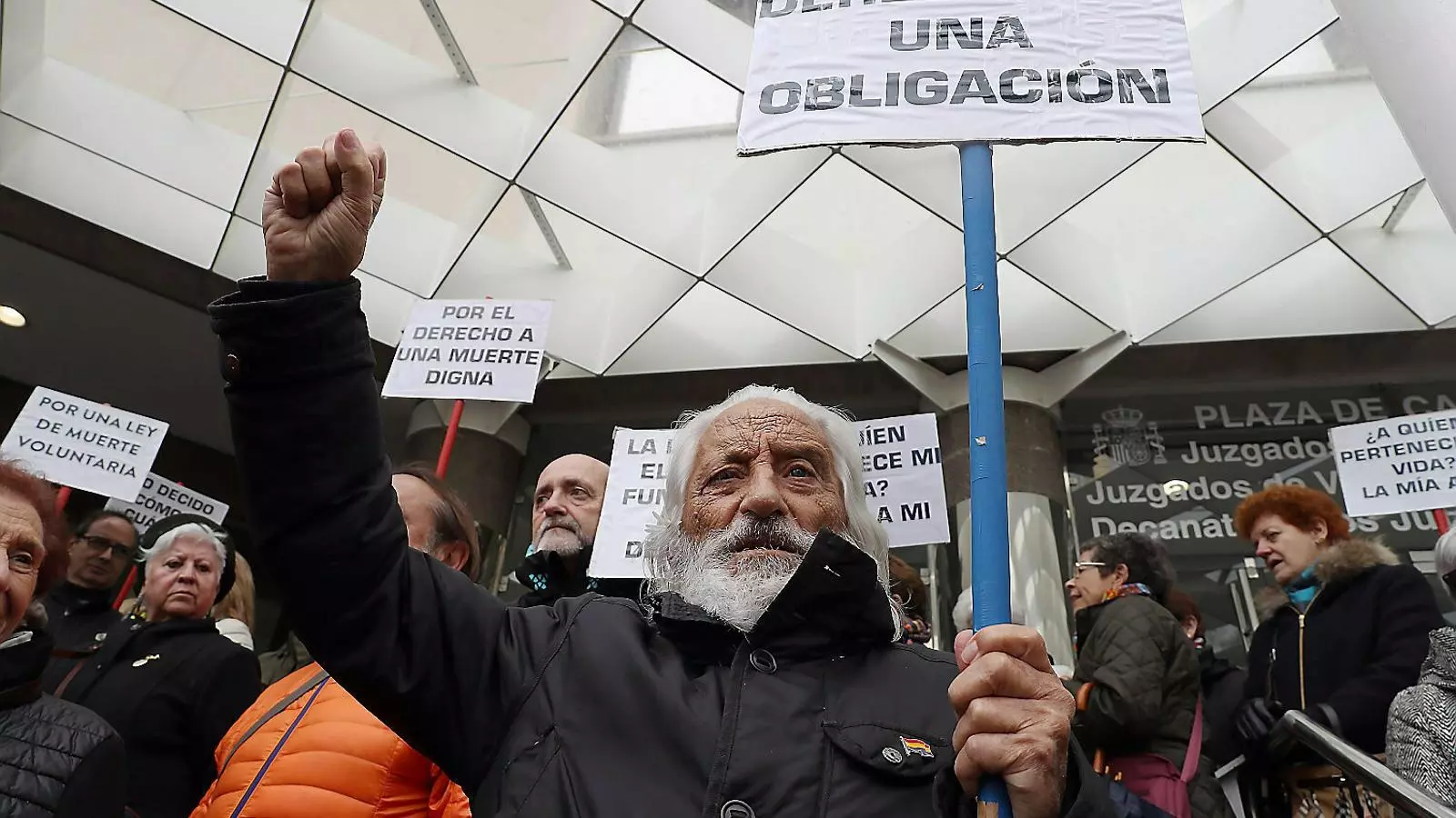 Concentració de suport a Ángel Hernández, que va ajudar a morir la seva dona malalta d'esclerosi múltiple el passat mes de març.