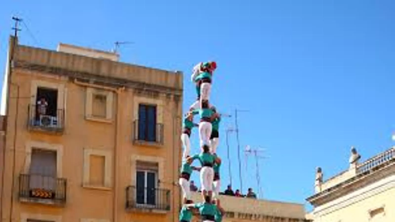 Primer tres de deu amb folre i manilles carregat a la Plaça de la Font de Tarragona pels Castellers de Vilafranca / TJERK VAN DER MEULEN