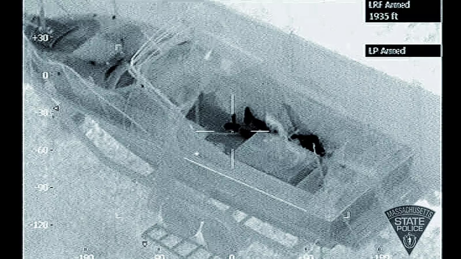 SENSE REFUGI Fotografia tèrmica de la llanxa on s'amagava Szhokhar Tsarnaev a Watertown, on es pot veure la silueta del seu cos.