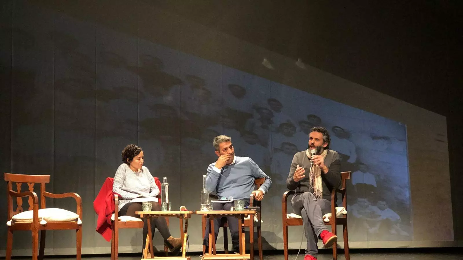 L'editora Maria Muntaner, Jaume Sansó i Manel Santanya, durant la presentació del llibre.