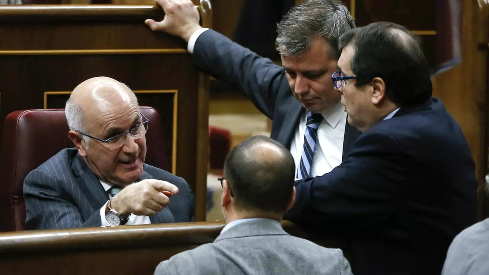 Duran i Lleida parlant avui amb diputats de CDC del grup de CiU al Congrés / EFE