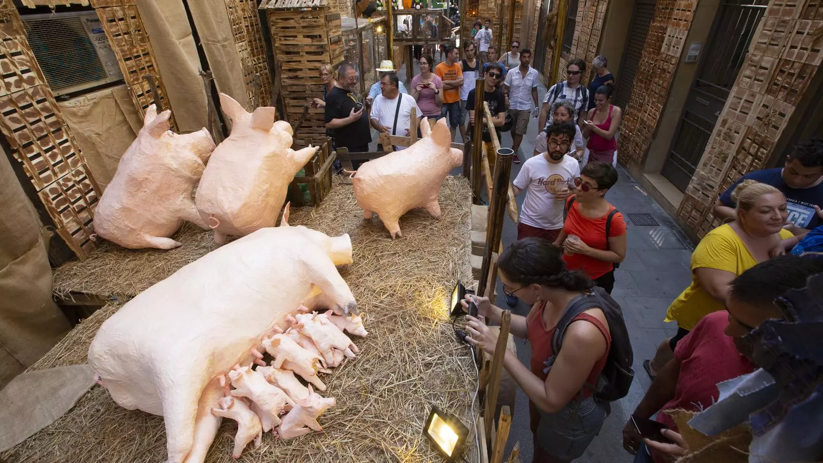 El carrer Llibertat i els seus sons rurals guanyen el concurs de guarniments de les festes de Gràcia