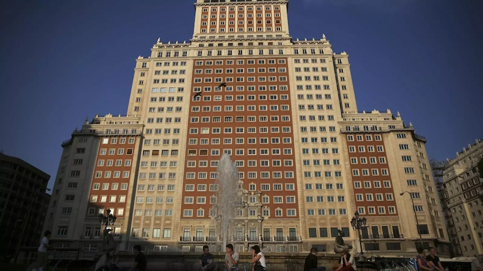 Una imatge de l'Edificio España a Madrid, que el Santander va comprar el 2005. EFE