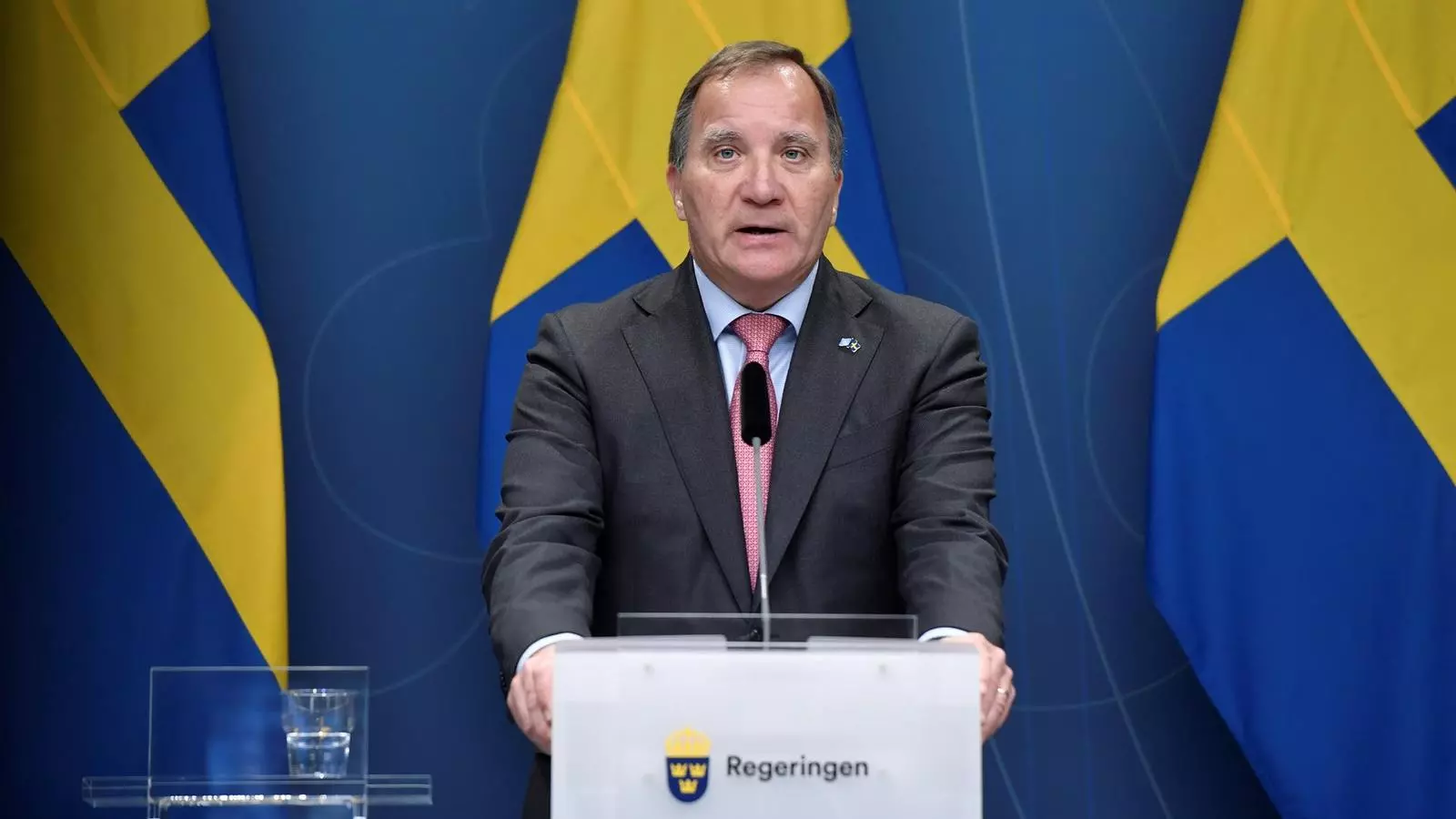 Stefan Löfven, primer ministro sueco en funciones, anunciando su dimisión este lunes