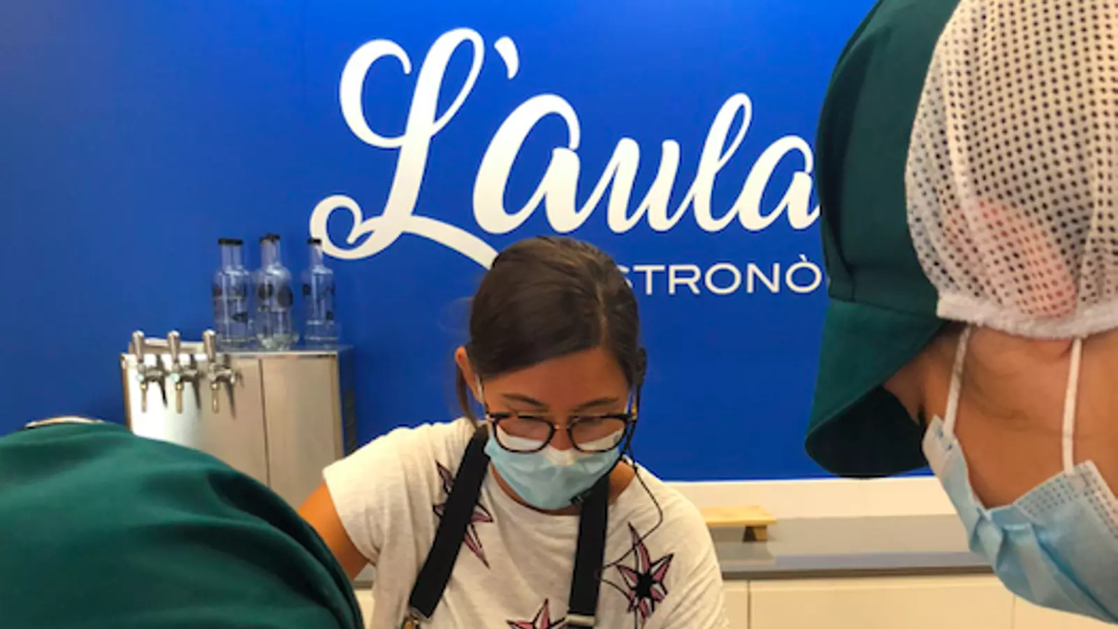La cuinera Carlota Claver, amb els joves del Campus