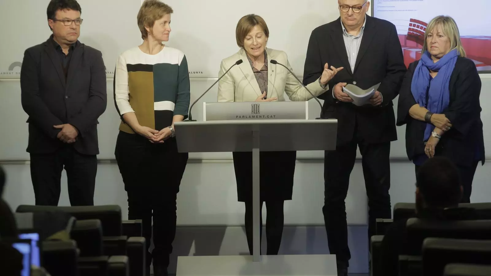 Els cinc membres de la Mesa del Parlament, en roda de premsa a la cambra catalana