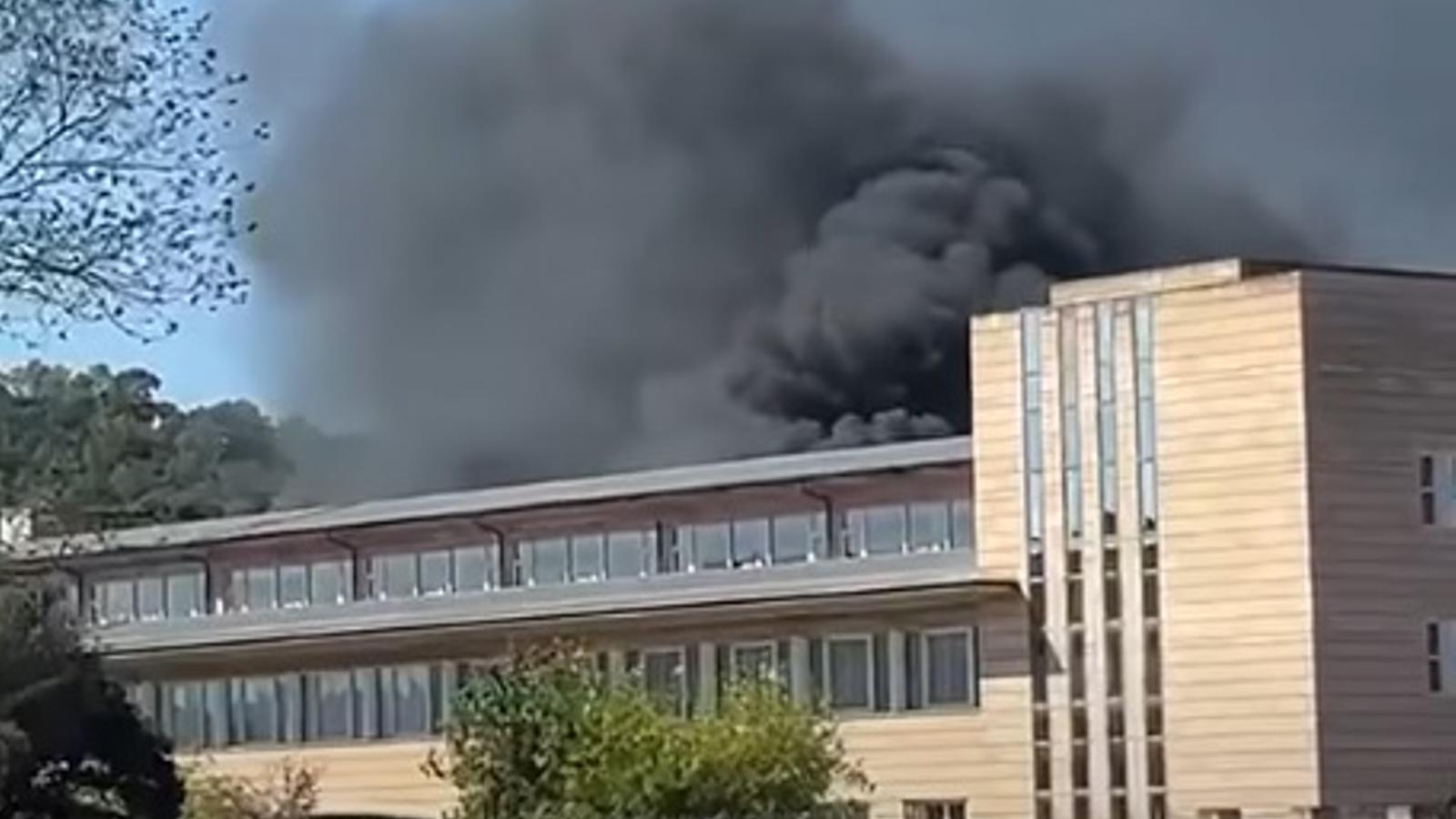 Incendi a la Universitat de turisme.