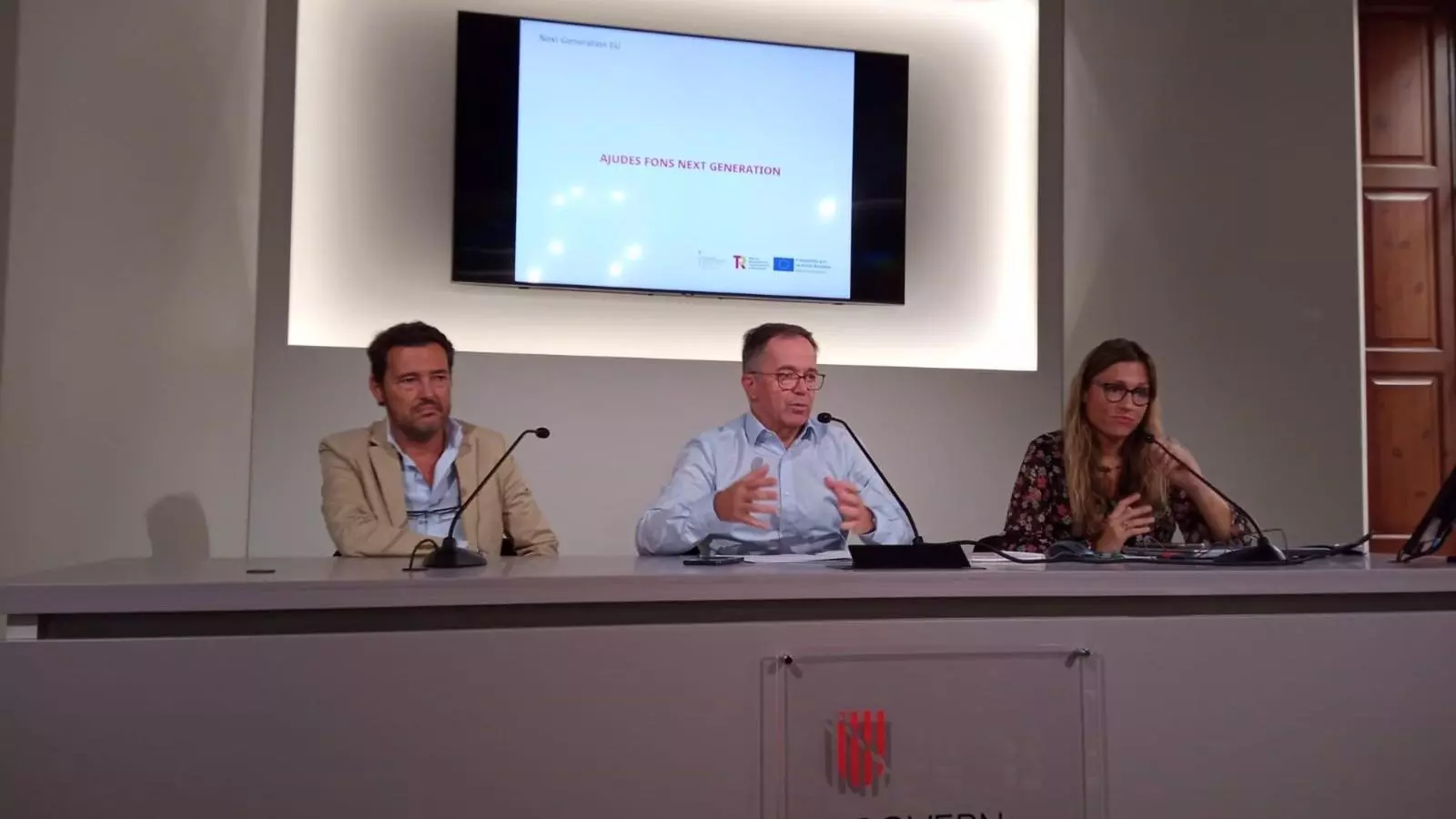 El conseller d'Habitatge, Josep Marí; la directora general d'Habitatge, Cristina Ballester, i el president del Col·legi d'Administradors de Finques, Antoni Jaume, han presentat les línies d'ajudes.