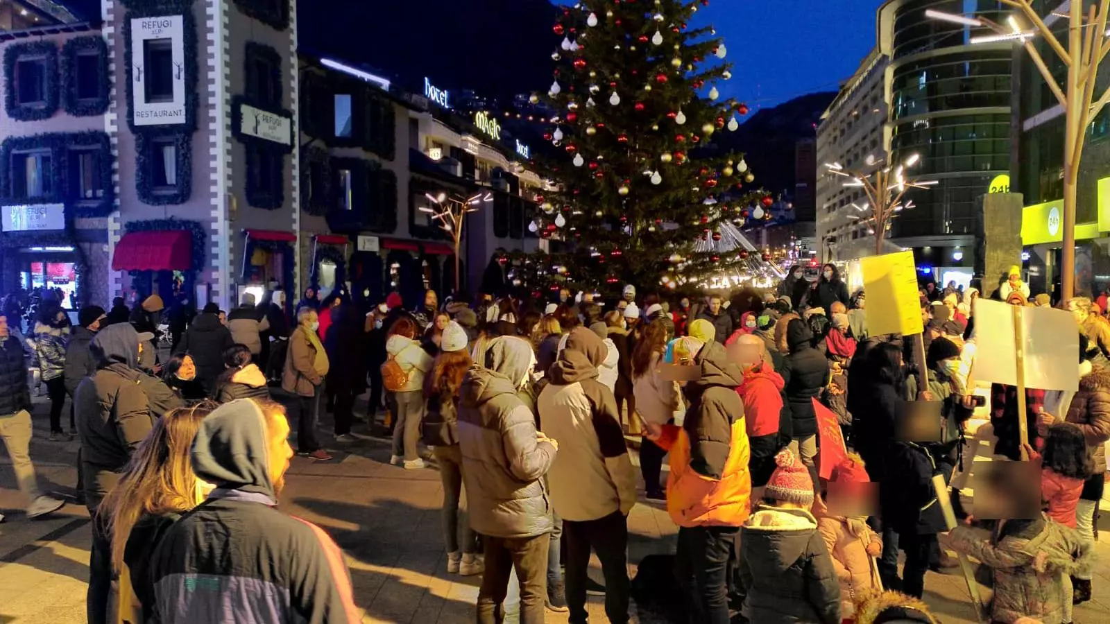 Segona manifestació a Andorra la Vella contra el passaport sanitari.