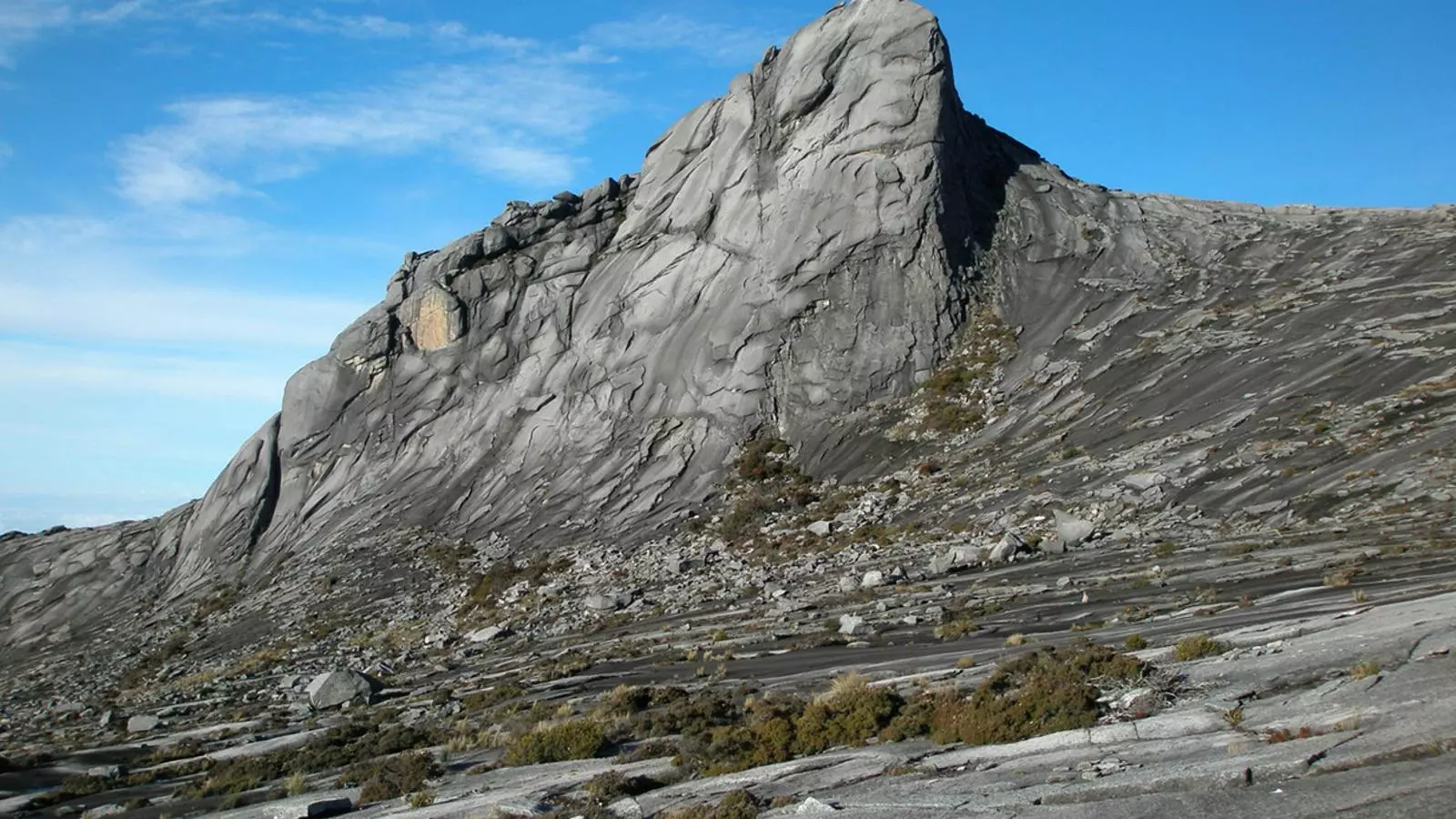 Cim del mont Kinabalu on els joves es van fer les fotografies despullats