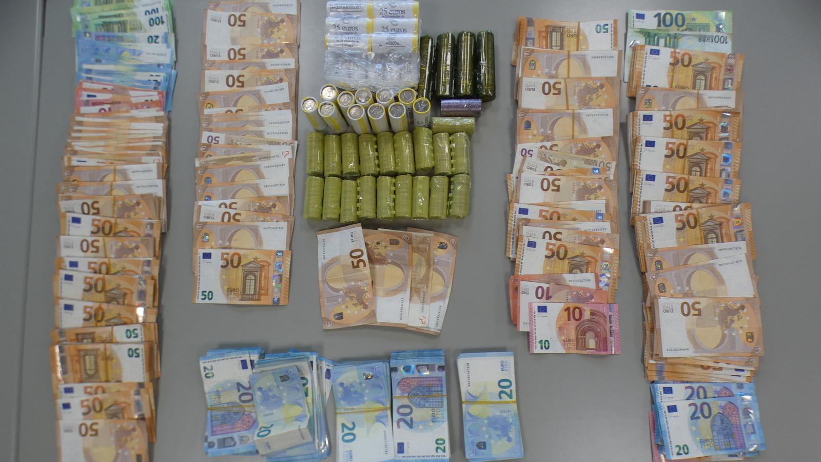 Diners interceptats per la policia.