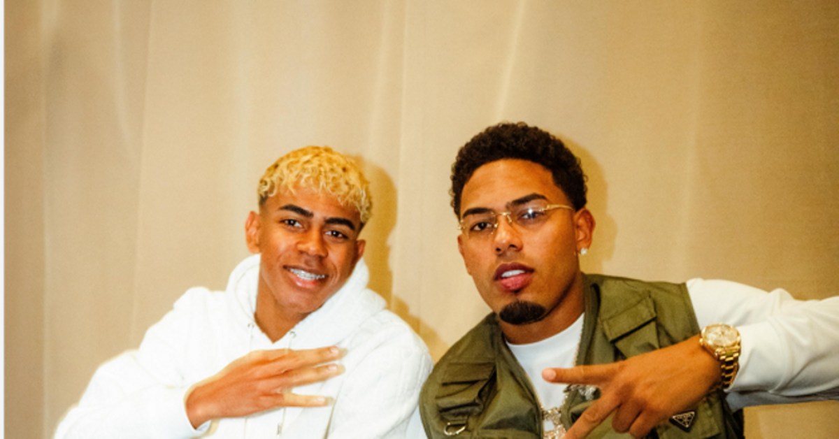 lamine-yamal-makes-a-surprise-appearance-at-myke-towers-concert-in