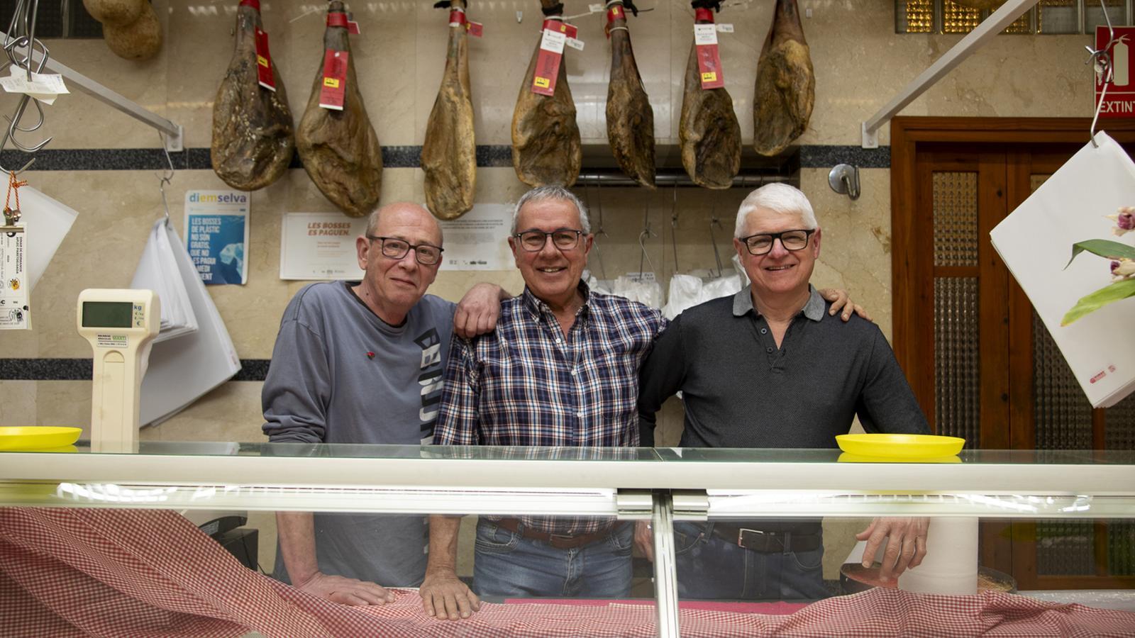 Los tres carniceros que cierran, en la carnicería de Daniel, en La Selva del Camp.