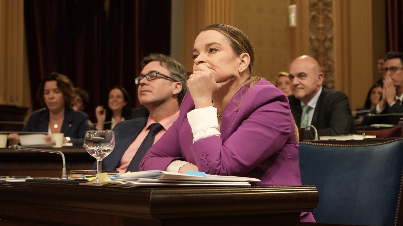 La presidenta del Govern, Marga Prohens, durante el debate de política general.