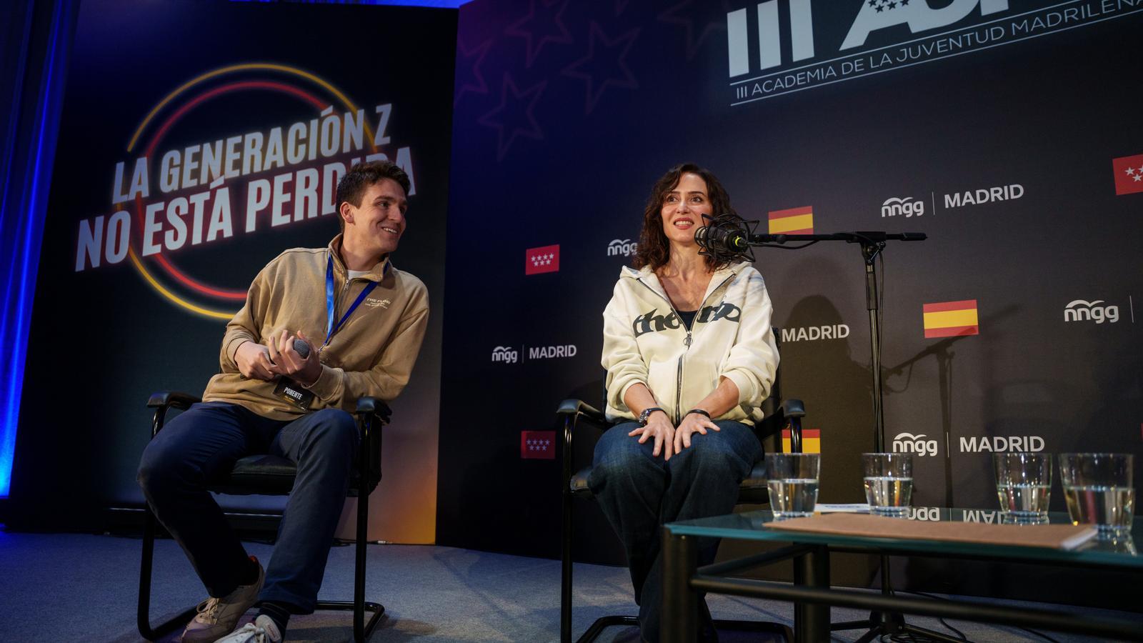 The new leader of NNGG of the PP, Ignacio Dancausa, with the Madrid president, Isabel Díaz Ayuso, in a file image
